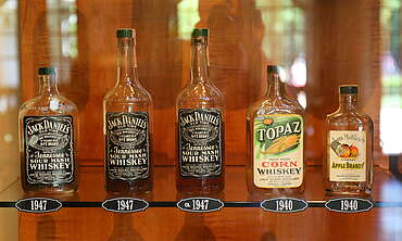 Jack Daniels bottle collection&nbsp;hochgeladen von&nbsp;anonym, 15.06.2015