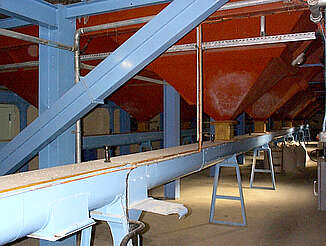 Glen Moray malt silo with a conveyer&nbsp;hochgeladen von&nbsp;anonym, 03.03.2015