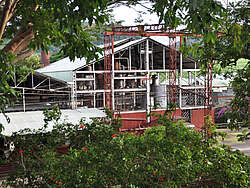 Außenansicht Habitation Clement Distillery auf Martinique