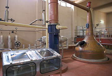John Distillery pot still, condenser and spirit safe&nbsp;hochgeladen von&nbsp;anonym, 23.05.2016