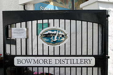 Gate of the Bowmore Distillery&nbsp;hochgeladen von&nbsp;anonym, 16.02.2015