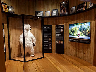 Bundaberg visitor centre with polar bear&nbsp;hochgeladen von&nbsp;anonym, 08.02.2024