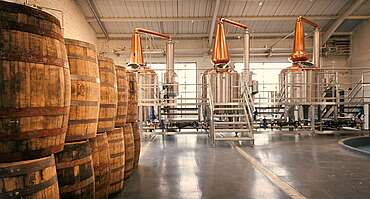 Connacht distillery barrell and stills&nbsp;hochgeladen von&nbsp;anonym, 19.09.2018