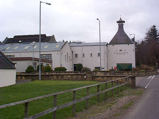 A view on the Glenlossie distillery from the street.