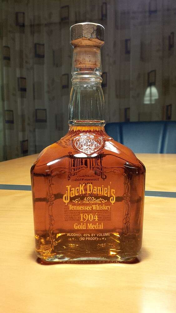 Jack Daniel's 1904 Gold Medal eckige bottle Whisky.de