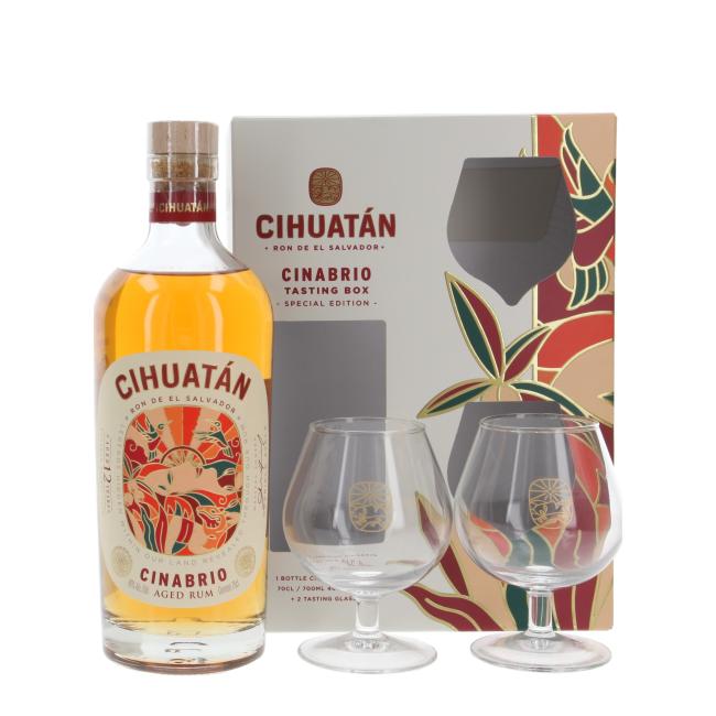 Cihuatán Rum Cinabrio mit zwei Gläsern 