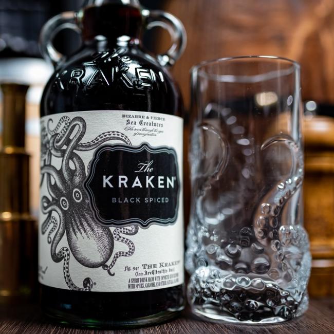 The Kraken Black Spiced Rum inkl. Longdrinkglas 